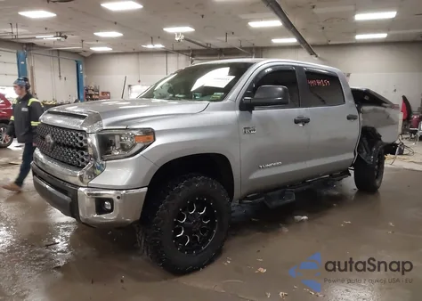 2018 Toyota Tundra Sr5 5.7L V8 z USA, uszkodzony, nr VIN 5TFDY5F11JX700366